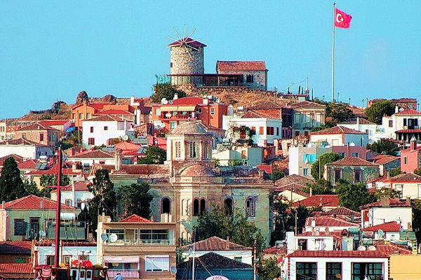 Ayvalık, bayramda nüfusunun 9 katını ağırlayacak