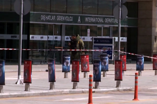 Esenboğa Havalimanı’nda şüpheli çanta alarmı