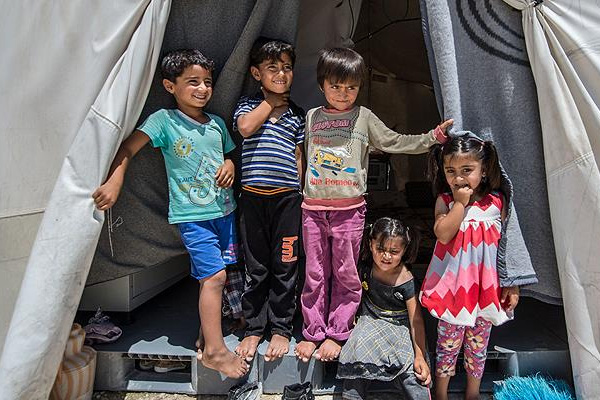 AB Türkiye'deki sığınmacılara alışveriş kartı dağıtacak