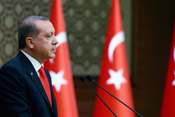 Erdoğan'dan valilere: Açığa alma yarışına girmeyin