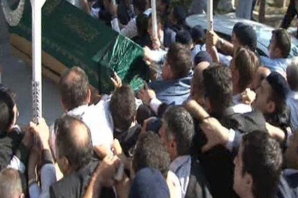 Süleymancıların liderini binlerce kişi uğurladı