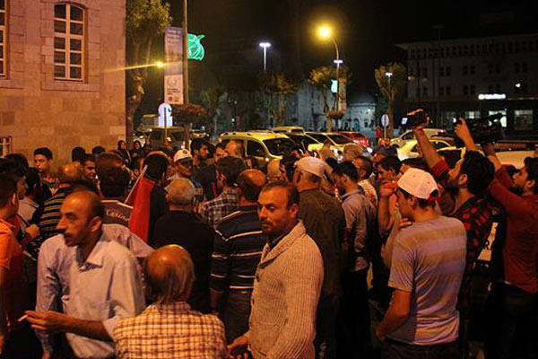 Konya'da elektrik kesintisi vatandaşı sokağa döktü