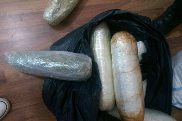 İstanbul'da taksiden 15 kilo uyuşturucu çıktı