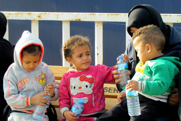 2 botta 73 sığınmacı kurtarıldı