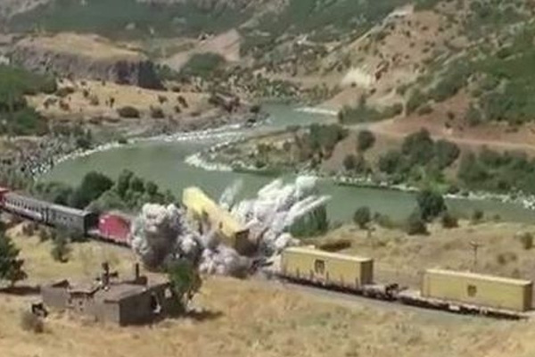 Muş’ta yük trenine bombalı saldırı!