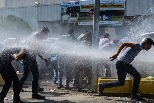 MEB'de görevden almalar protesto edildi