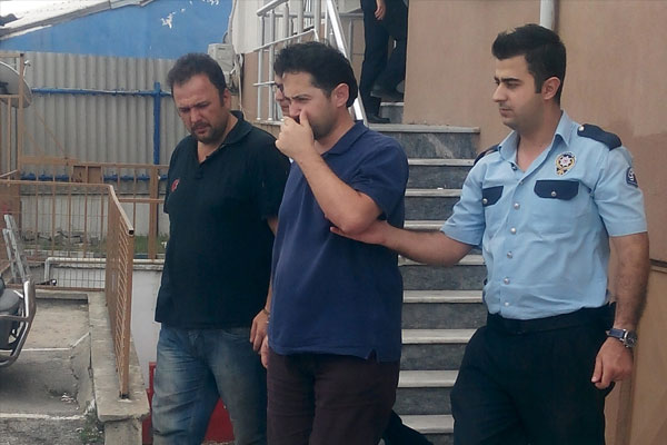 FETÖ’den aranan iki kişi şişme botla kaçarken yakalandı