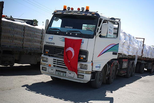 Türkiye'den gönderilen yardım tırları Gazze'ye ulaştı