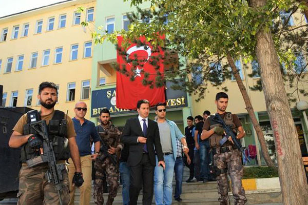 Muş'a atanan kayyum ilk talimatını verdi