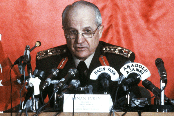 12 Eylül davasına FETÖ'cüler bakmış