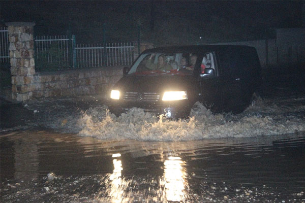 Denizli’de sağanak hayatı olumsuz etkiledi