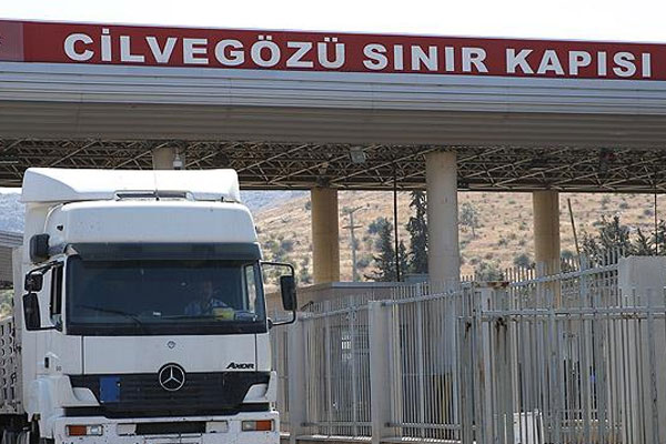 Halep'e 20 yardım tırı gitti