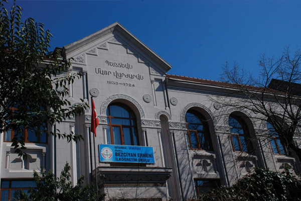 Bezciyan, Suriyeli Ermeni çocuklarına ücretsiz eğitim verecek