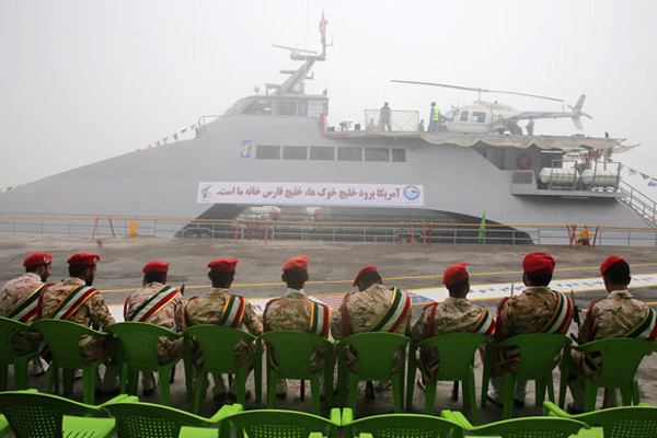 İran yeni savaş gemisini suya indirdi