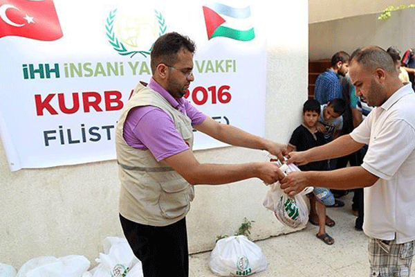 İHH, Gazze'de 9 bin aileye kurban eti ulaştırdı
