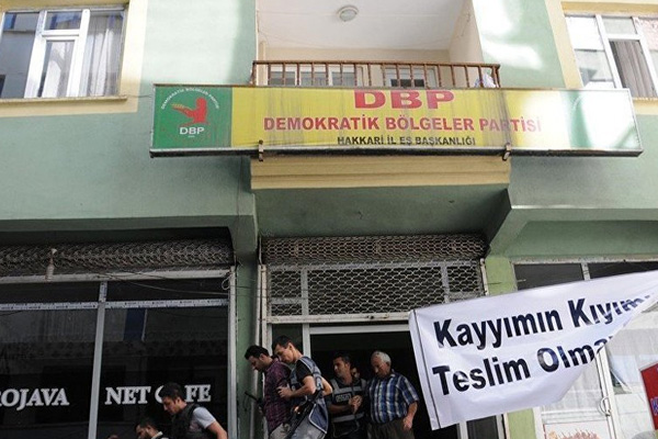 Hakkari'de DBP'ye operasyon: Eş başkanlarla birlikte 20 gözaltı