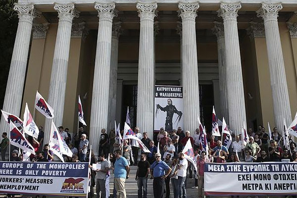 Yunanistan'da kemer sıkmaya tepki