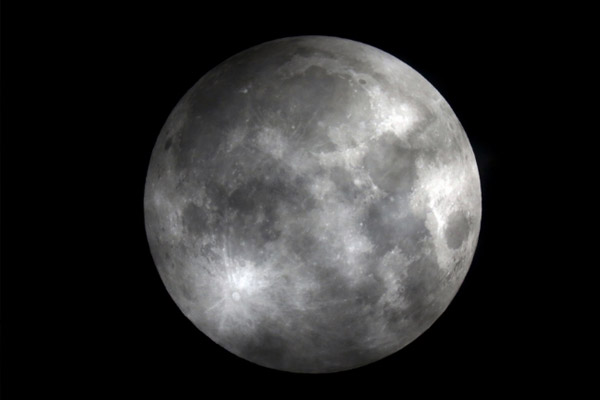 Bu gece 'Parçalı ay tutulması' var!