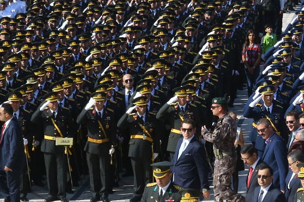 Darbeci askerlere 'içki serbest, namaz yasak' talimatı