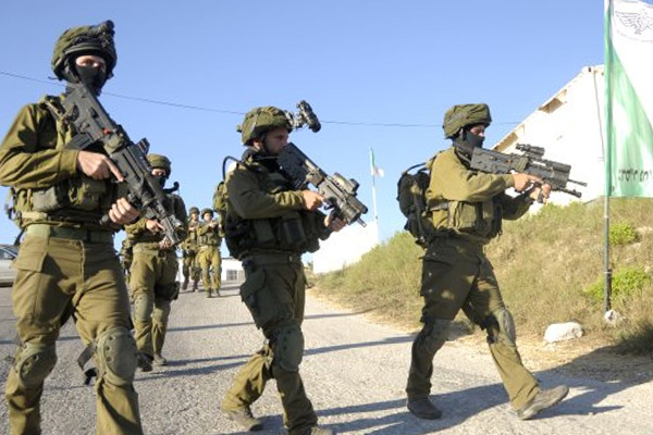 İsrail Batı Şeria'da 10 Filistinliyi gözaltına aldı