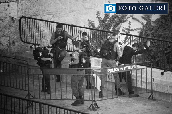 İsrail polisi, Kudüs'te Filistinlilerin üstünü aradı