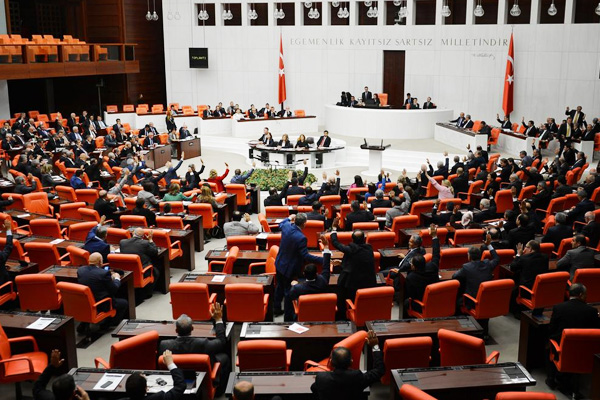 Irak-Suriye tezkeresi tekrar Meclis'e