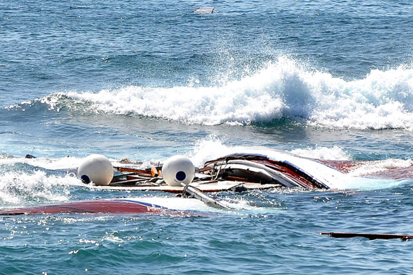 Mısır'da 600 göçmeni taşıyan gemi battı