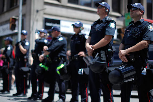 Bomba ihbarı: 19 bin öğrenci tahliye edildi