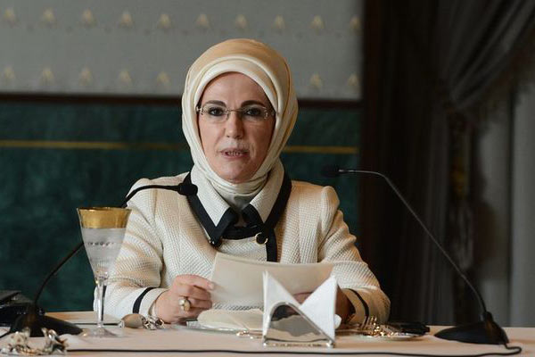 Emine Erdoğan, ABD'de FETÖ'yü anlattı