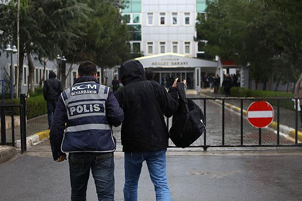 FETÖ'den 21 gözaltı