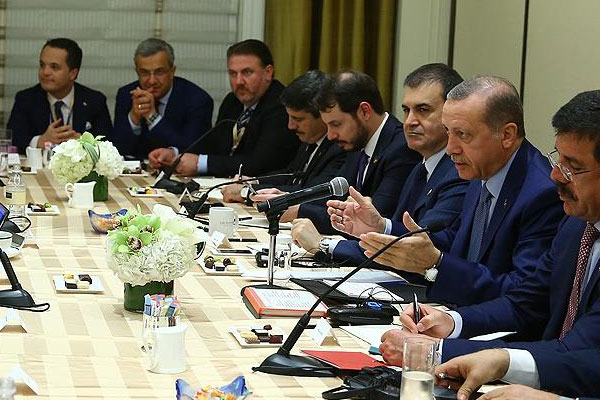 Erdoğan, bazı yatırımcılar ve iş adamlarıyla bir araya geldi