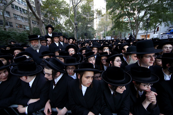 Yahudiler İsrail'i BM önünde protesto etti