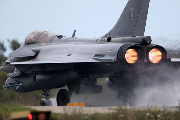 Fransa ve Hindistan arasında savaş uçağı anlaşması