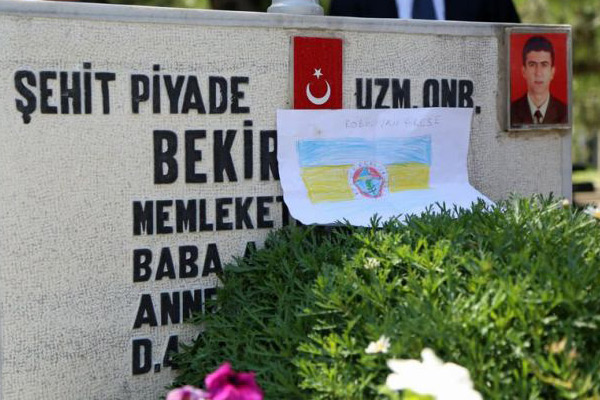 Şehit babasına 'Van Persie''yi haber verdi