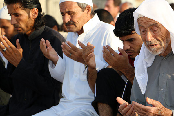 Ülkelerinden uzak buruk bir bayram