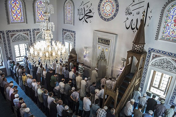 Validebağ Koru Camisi ibadete açıldı