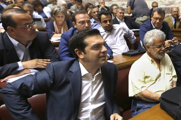 Tsipras o isimleri görevden aldı