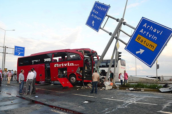 Rize'de yolcu otobüsü kazası