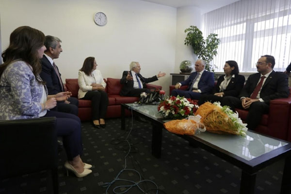 AK Parti-CHP bayramlaşmasında Erdoğan tartışması!