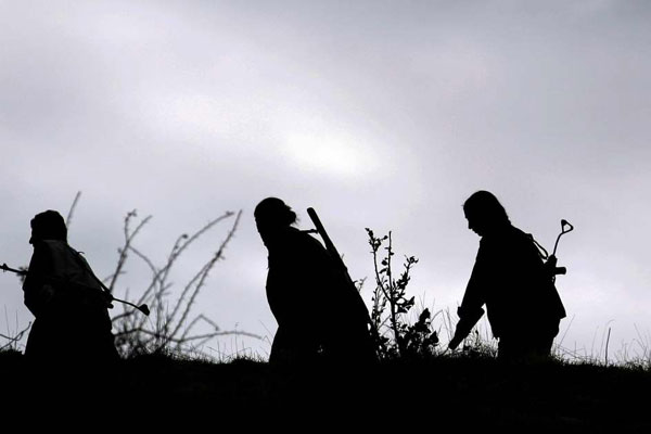 PKK çocuklara bakın ne dağıttı