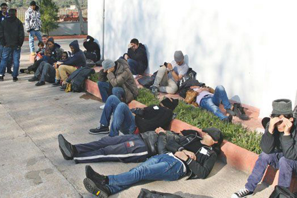 Midilli'ye her gün 300 göçmen