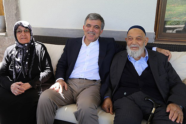 11. Cumhurbaşkanı Gül baba evinde