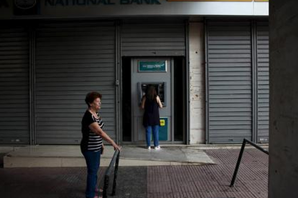 Komşunun bankaları bugün açılıyor