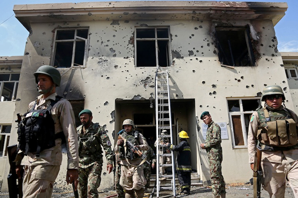 ABD Afgan askerlerini vurdu