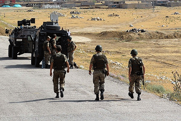 Iğdır'da askere ateş açıldı