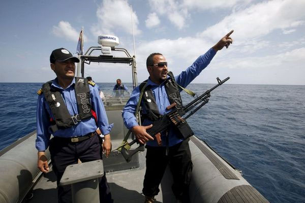 Libya, 2 gemiyi vurdu