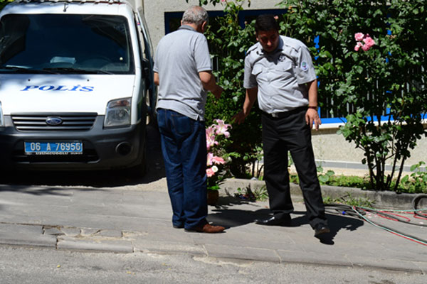 Demirtaş'a gelen çiçek içeri alınmadı