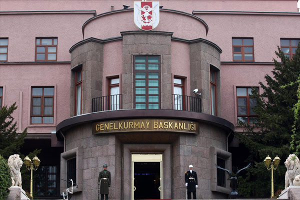 Şırnak'ta iki kışlaya saldırı