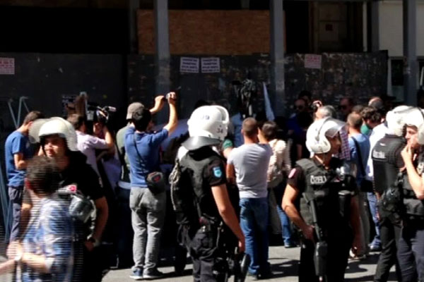 Taksim'de 'Suruç' gerginliği