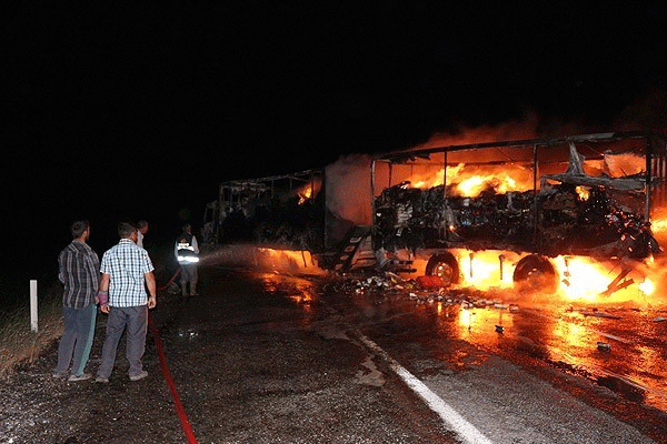 Kars'ta PKK araç yaktı